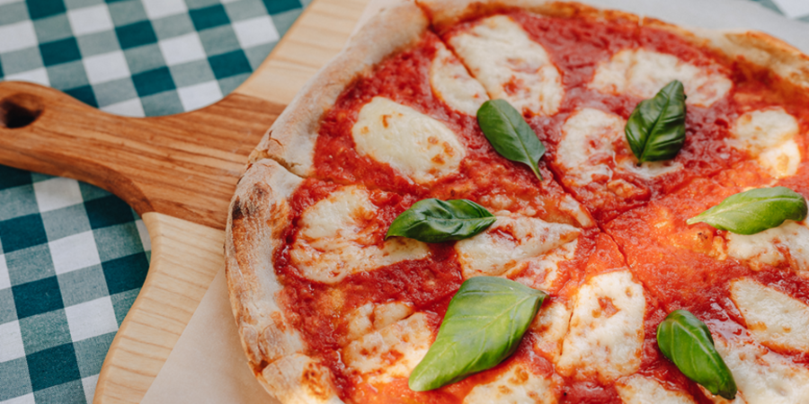 Pizza Napoletana la cuptorul electric de exterior Woodfire
