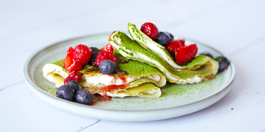 Clătite cu matcha, frișcă de vanilie și fructe de pădure la Blender & Soup Maker HB150